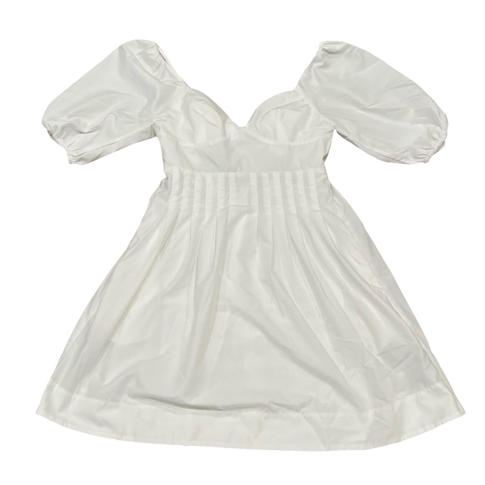 En Saison White Sweetheart neckline puff sleeve open back with tie pleated waist